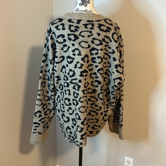 Reitman’s chetah print - Picture 11 of 14